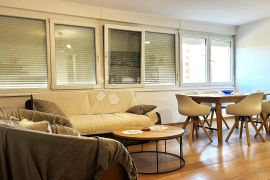 Ekskluzivno - moderno uređeni stan na odličnoj lokaciji, Pula, Apartamento