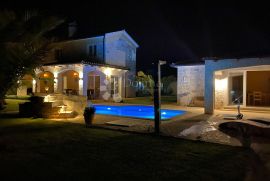 Vila sa bazenom u zaleđu Poreča, Kaštelir-Labinci, Kuća