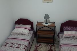 Dvosoban opremljen stan u Crvenoj zgradi kod Slovenske plaže, Budva, Wohnung