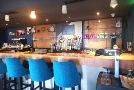 Uhodan Caffe bar na odličnoj lokaciji, Kastav, Immobili commerciali