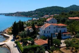 Predivna vila, prvi red uz more, 4400m2 zemljišta!!, Zadar - Okolica, Дом