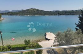 Predivna vila, prvi red uz more, 4400m2 zemljišta!!, Zadar - Okolica, Haus