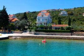 Predivna vila, prvi red uz more, 4400m2 zemljišta!!, Zadar - Okolica, Дом