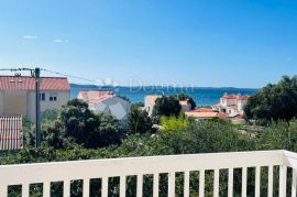 Diklo, dvije kuće na prodaju, 100 m od mora, Zadar, Maison