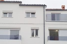 Stan na prodaju u manjoj stambenoj zgradi, Pula, Istra, Pula, Appartment