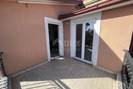 RIJEKA, ŠKURINJE - kuća s tri stambene jedinice i garažom, Rijeka, Kuća