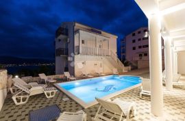 Apartmanska kuća s bazenom, Trogir, Famiglia