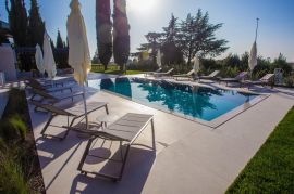 Fantastična villa sa 3 stambene jedinice i  bazenom, Poreč, Istra, Poreč, Дом
