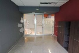 Prodaja poslovnog prostora 17 m2, Viškovo, Propiedad comercial