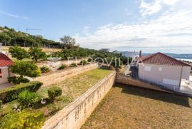Okolica Trogira -  kuća s građevinskom parcelom i panoramskim pogledom, Seget, Kuća