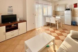 Kuća sa tri apartmana na odličnoj lokaciji blizu mora, Medulin, Istra, Medulin, Famiglia