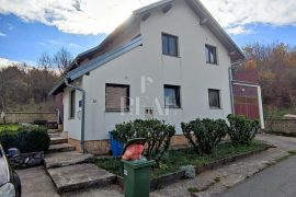 Kuća sa dva stana ,okućnica 360 m2, Plitvička Jezera, بيت