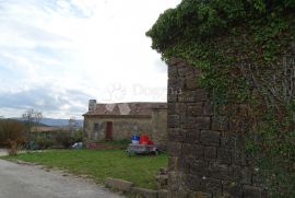 Oprtalj - kamene kuće u nizu, dio sela, Oprtalj, Haus