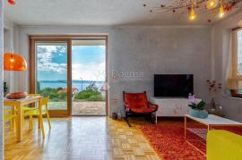 Moderna vila s pogledom na more i velikom okućnicom, Kostrena, Kuća