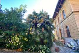 Etaža stare vile s vrtom u tihom centru grada !, Opatija, Daire