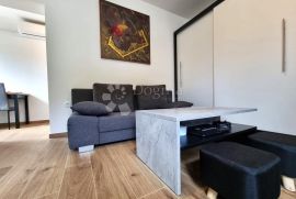 PRILIKA! Novo adaptirani studio apartman na TOP lokaciji, Pula, Διαμέρισμα