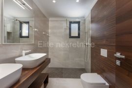 Malinska - prodaja luksuznog stana, prizemlje, 122.77m2, bazen, vrt!, Malinska-Dubašnica, Appartement