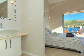 Vila 220 m2 s bazenom na zemljištu 610 m2 prvi red uz more – Dubrovnik otoci, Dubrovnik, Ev