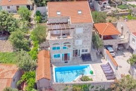 Villa 400 m2 s bazenom i pogledom na more u neposrednoj blizini Dubrovnika, Dubrovnik, Maison