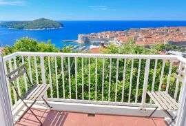 Vila cca 350 m2 na ekskluzivnoj lokaciji s panoramskim pogledom na more i Stari grad - Dubrovnik, Dubrovnik, Kuća