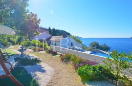 Villa with pool, first row to the sea - Luxurious experience of living in nature - EXCLUSIVE SALE IMB, Dubrovnik, بيت