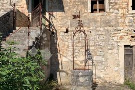 SVETVINČENAT – kamena trokatnica s originalnim detaljima, Svetvinčenat, Casa