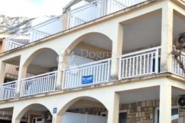 Vila uz more! Idealna kao investicija za hotel!, Gradac, Famiglia