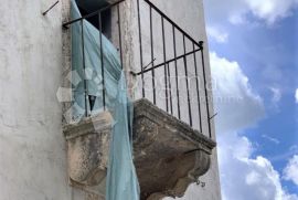ŽMINJ – započeta rekonstrukcija kamene zgrade s dvorištem, Žminj, Maison