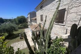 Tradicionalni ugostiteljski objekt sa stambenim jedinicama, Sveti Lovreč, العقارات التجارية