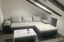 Mali renovirani stan na dobroj lokaciji, Rijeka, Apartamento