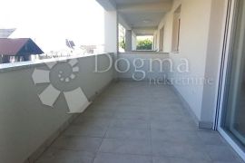 PRILIKA! Novogradnja Zaprešić 2000€/m2 (garaža,vrt,parking), Zaprešić, Appartamento