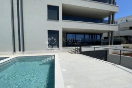MEDULIN- Luksuzan stan u novogradnji sa bazenom i pogledom na more!, Medulin, Kвартира