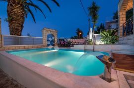 Villa prvi red uz more - TROGIR, Trogir, Casa