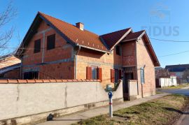 Stambeno - poslovna zgrada - Vukovar (Borovo Naselje), Vukovar, Casa