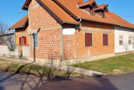 Stambeno - poslovna zgrada - Vukovar (Borovo Naselje), Vukovar, House