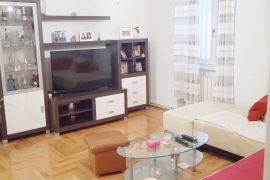 Stan + studio apartman u samom centru grada, Pula, Istra, Pula, Kвартира