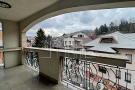 Kuća sa dva stana za najam na Grbavici, Novo Sarajevo, House