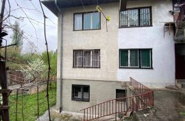 Kuća sa tri stana, Novo Sarajevo, بيت