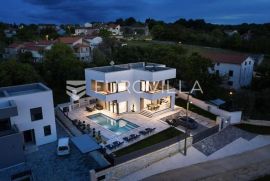 Istra, Rakalj, prekrasna vila s pogledom na Raški zaljev NKP 270 m2, Marčana, Ev