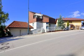 Kuća na tri etaže i garažom Iznajmljivanje Breka Centar, Sarajevo Centar, Дом