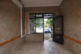 Dvoetažni renoviran poslovni prostor 21.5m2+ galerija prodaja, Sarajevo Novi Grad, Propriété commerciale