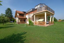 prodaja vila sa bazenom i zemljištem Butmir, Ilidža, Kuća