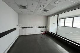 Lux kancelarijski prostor u poslovnoj zgradi, Zemun, Batajnički drum, Zemun, Коммерческая недвижимость