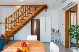 Apartmanska kuća na dobroj lokaciji, Pula, Istra, Pula, Maison