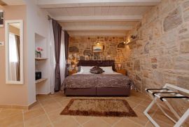 Manji obiteljski hotel na Korčuli !, Vela Luka, Immobili commerciali
