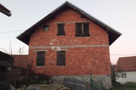 Prilika!! Prodajemo kuću rohbau pod krovom u blizini Vrbovskog, Vrbovsko, Haus