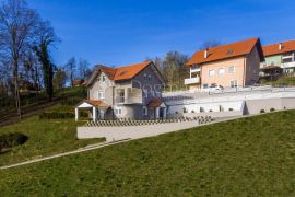 Prekrasna kuća sa 2 stana i velikom okućnicom u Krapinskim Toplicama, Krapinske Toplice, Famiglia