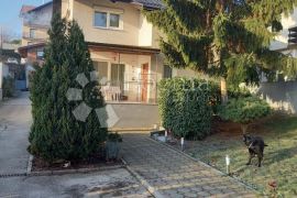 Prekrasne dvije kuće u Gajnicama, Podsused - Vrapče, House