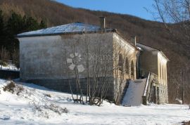 Kuća za odmor na obroncima Velebita sa zemljištem turističke namjene, Senj, Ev