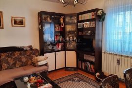 Prodaja samostojeće katnice, Donja Dubrava, 315 m² (2 stana i 2 poslovna prostora), Donja Dubrava, Maison